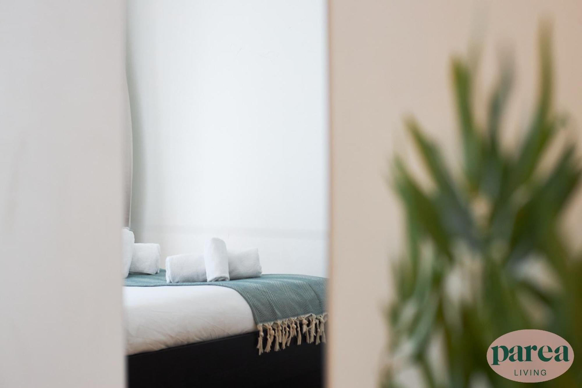 Parea Living - Colorful North With Balcony Views Londres