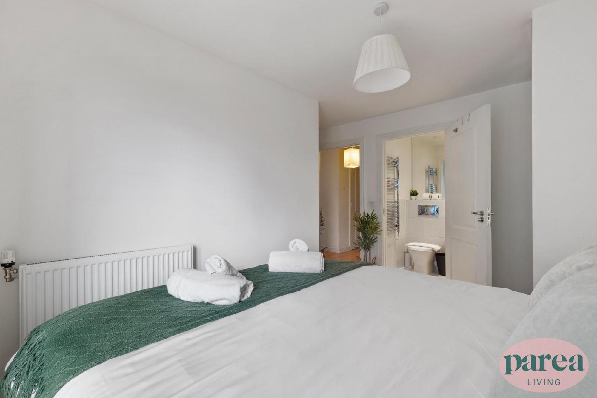 Parea Living - Colorful North With Balcony Views * Londres
