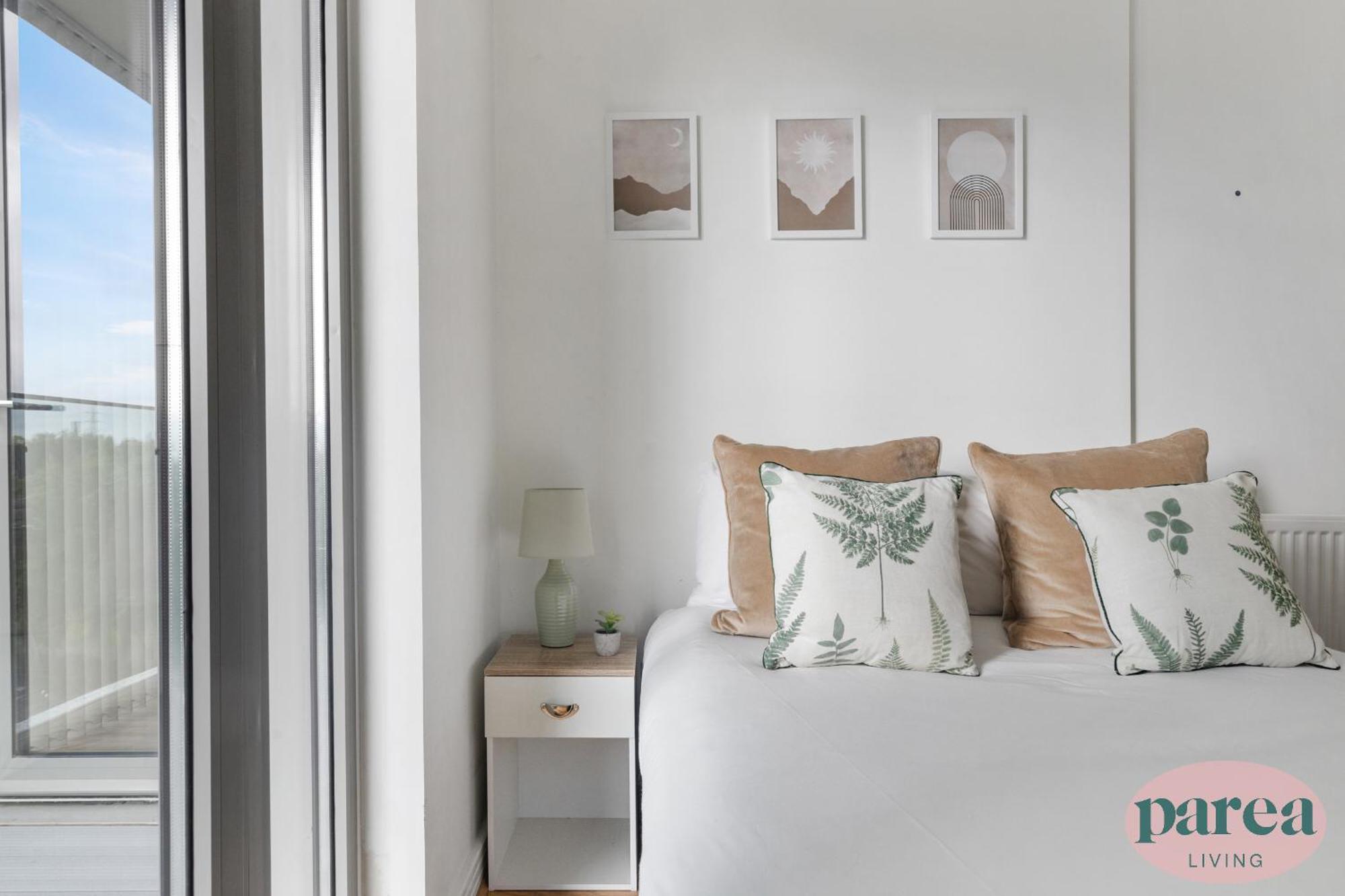 Parea Living - Colorful North With Balcony Views Londres