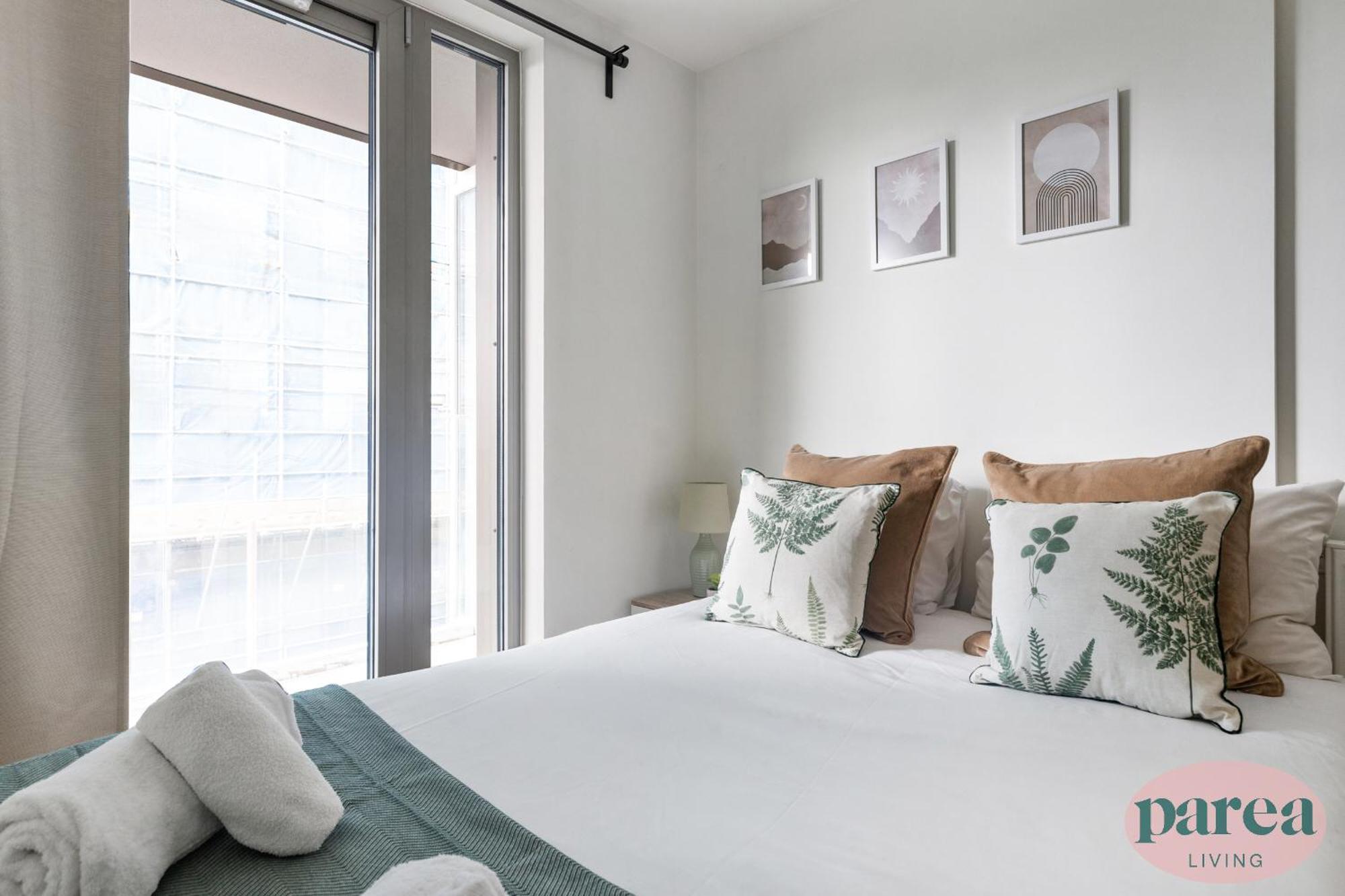 Parea Living - Colorful North With Balcony Views